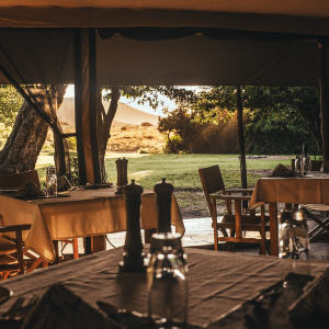 Enkewa-restaurant-mess-tent