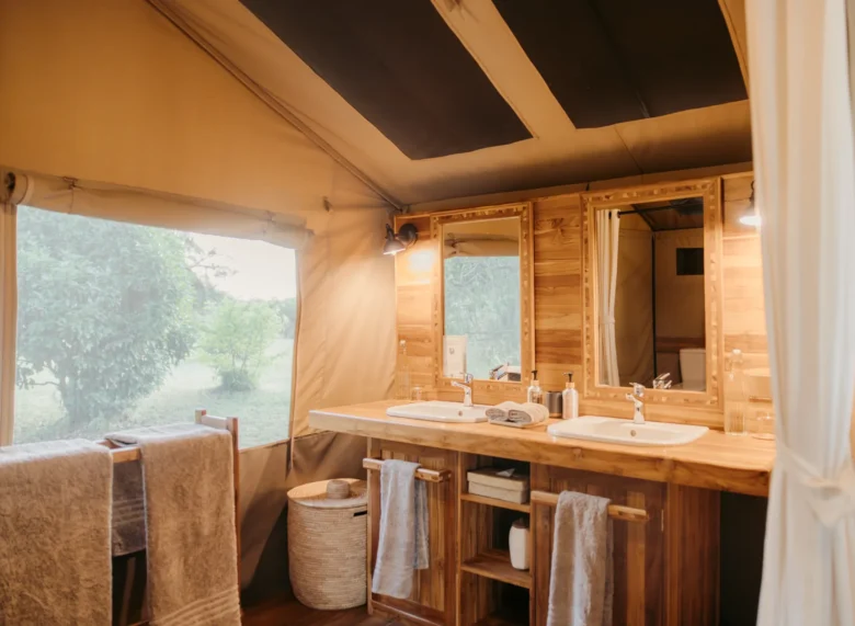 Family tent at Enkewa Camp – en-suite bathroom with twin basins
